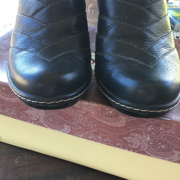 Sofft “Bria” Black Slip-on Mule Clogs Sized 7.5 - Picture 2 of 11